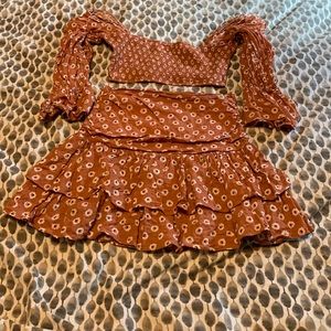 Brownish/reddish cropped top and skirts from Sabo Skirt. Size S